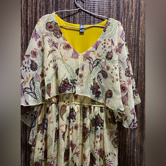 Gown - Picture 2 of 4